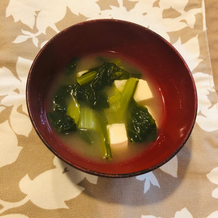 栄養たっぷり♡小松菜の味噌汁